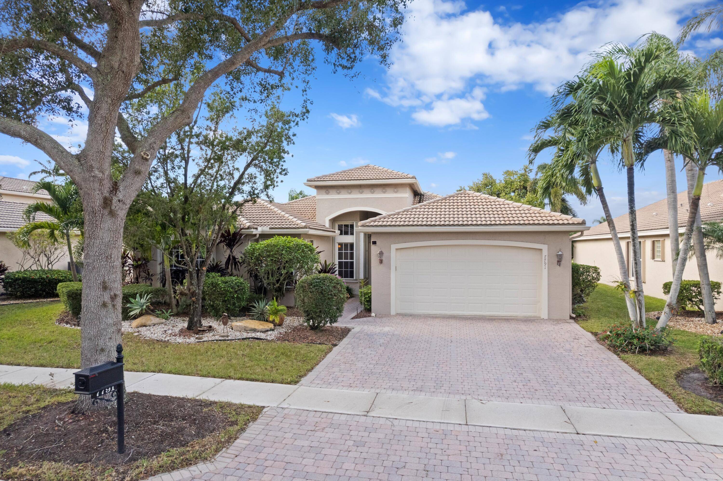 AMAZING WATERFRONT HOME HIGHLY DESIRED VALENCIA SHORES ACTIVE ADULT COMMUNITY Bright Open Floor Plan Split Bedroom Vaulted Ceilings Crown Molding LED Recessed Lighting Tile Flooring Eat In Kitchen Granite Counters ...