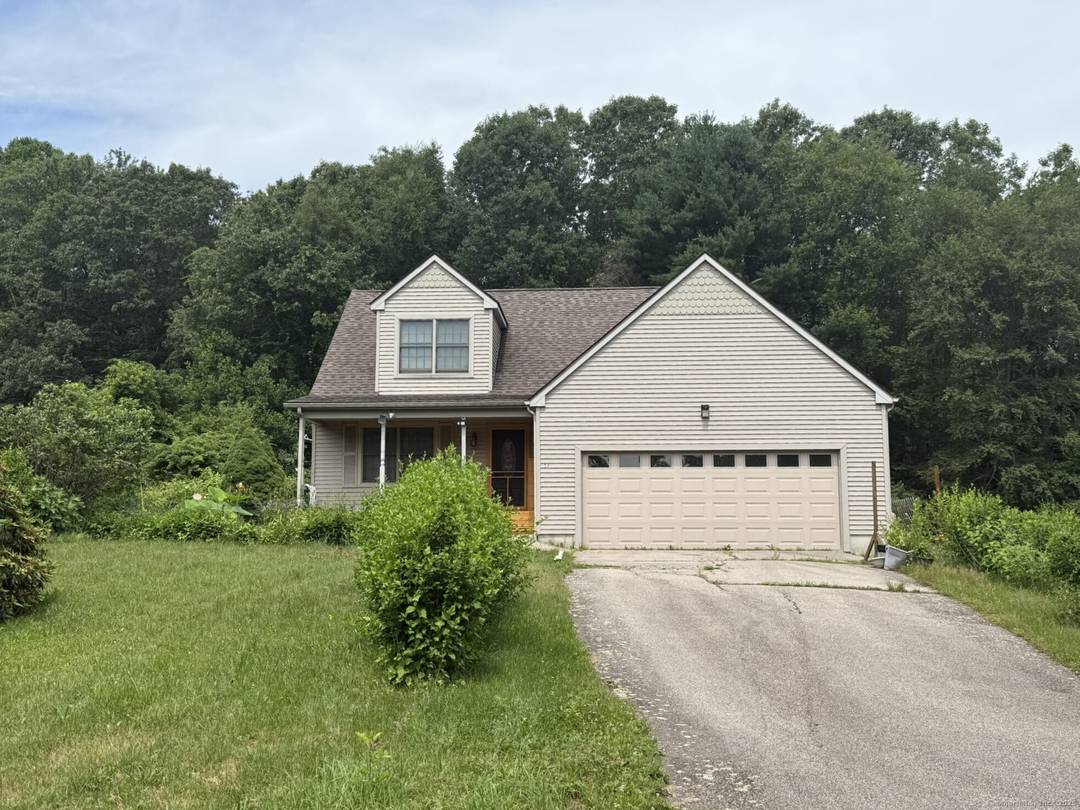 Spacious 4 bed 3. 5 bath house built in 2002, wood and tile floor on the first floor, gas fireplace, central AC, 2 car garage.