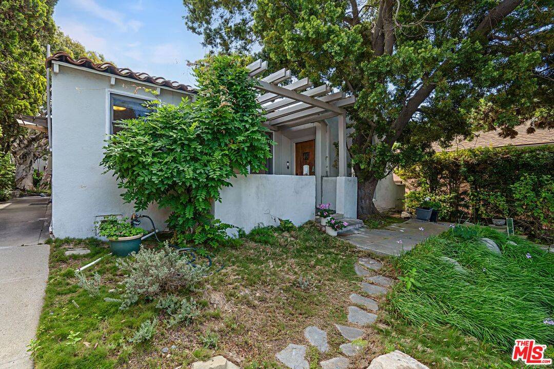 2138   Holmby Ave 2BR Beverlywood La