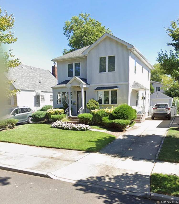 A Beautiful Detached House For Rent In Glen Oaks.