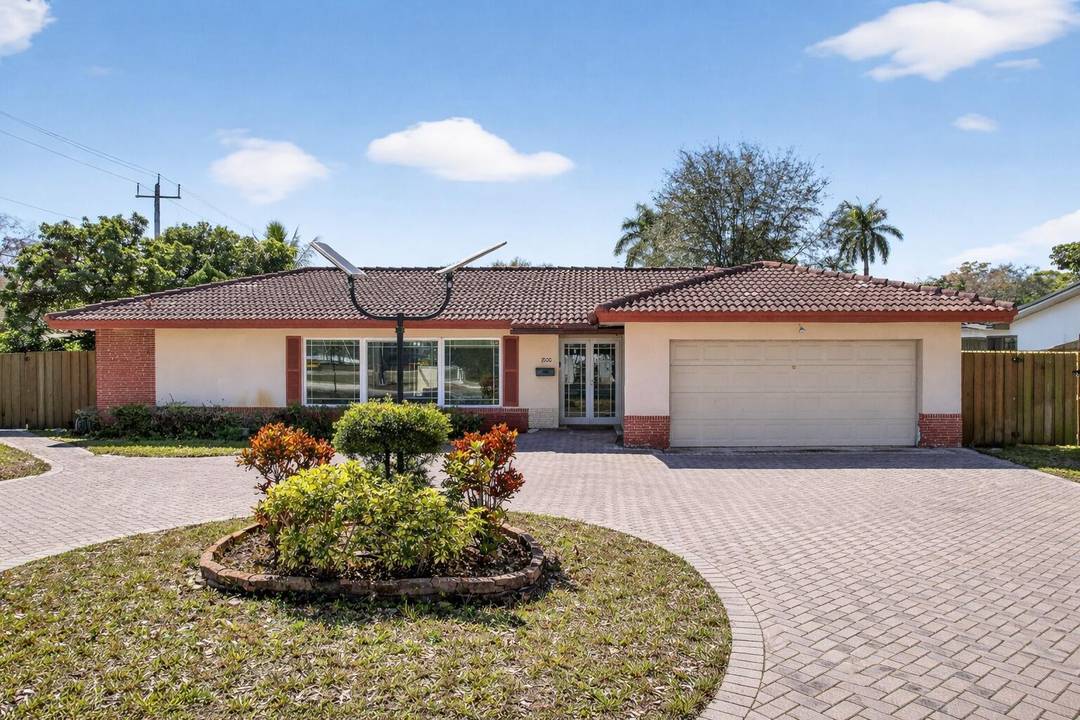 Welcome home to this inviting single story pool home situated on an oversized 12, 950 SQFT corner lot in the highly desirable Secluded Gardens community of Plantation, a true hidden ...