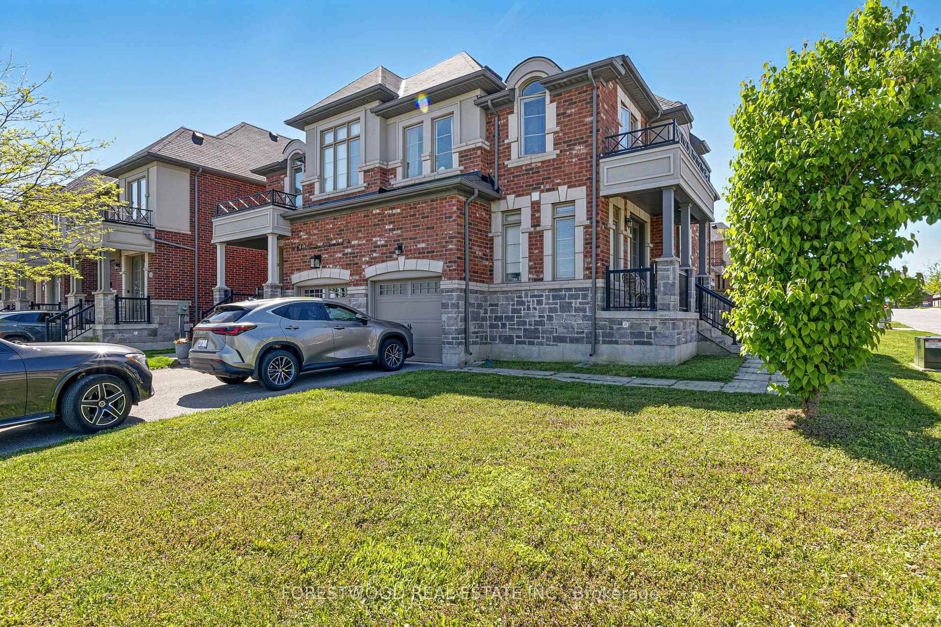 Beautiful semi detached house in the rolling hills of Newmarket.