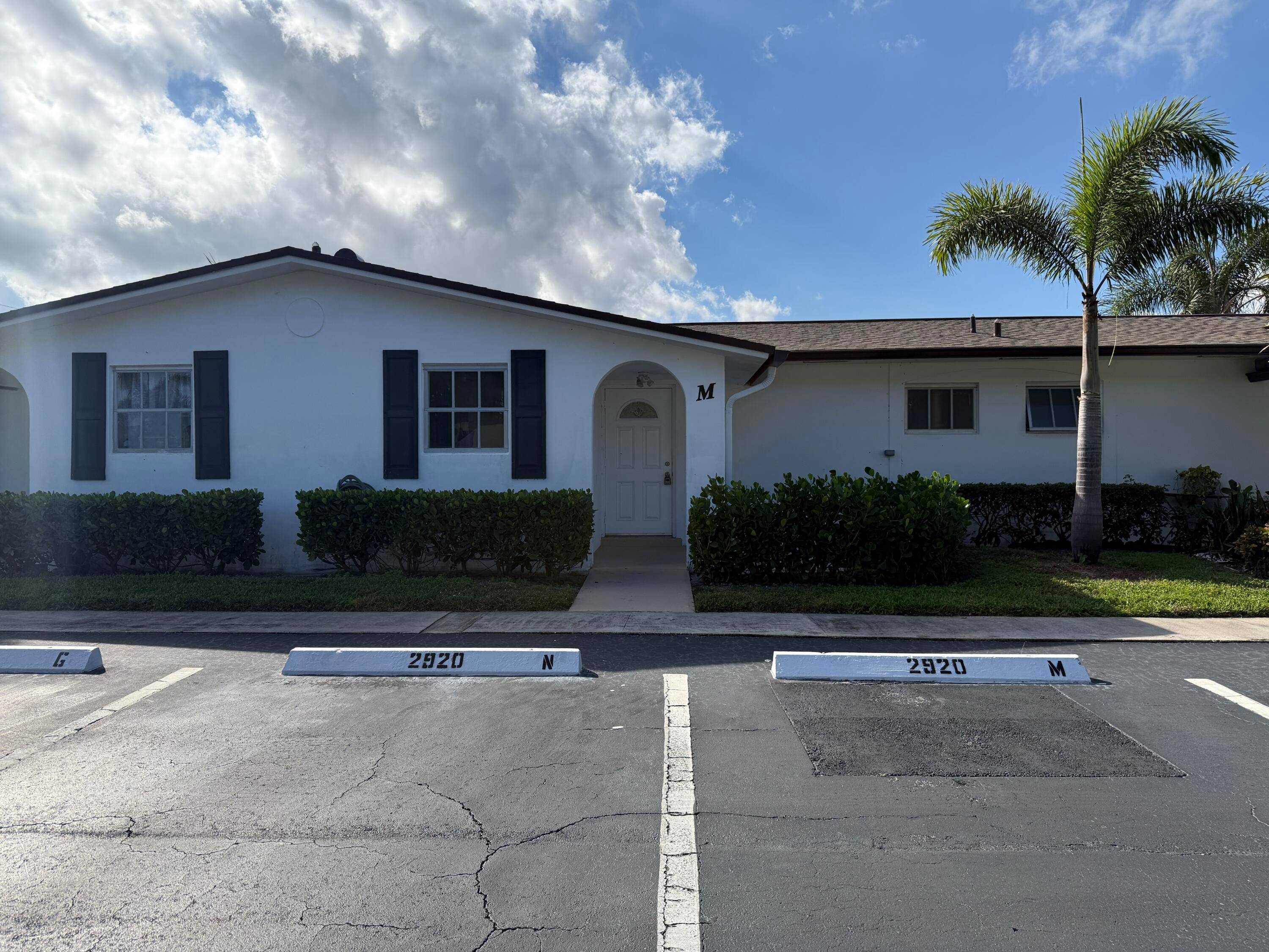 ADULT 55 PLUS COMMUNITY. BEAUTIFUL FULLY RENOVATED ALL NEW 1 1 VILLA.