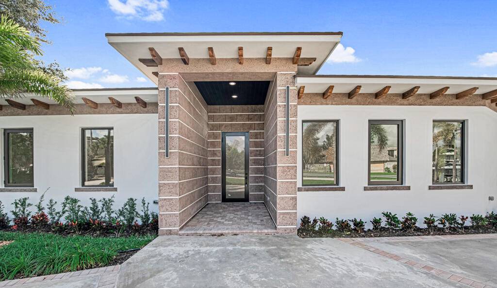 Newly built 3883 sq 4 bedrooms and 4.