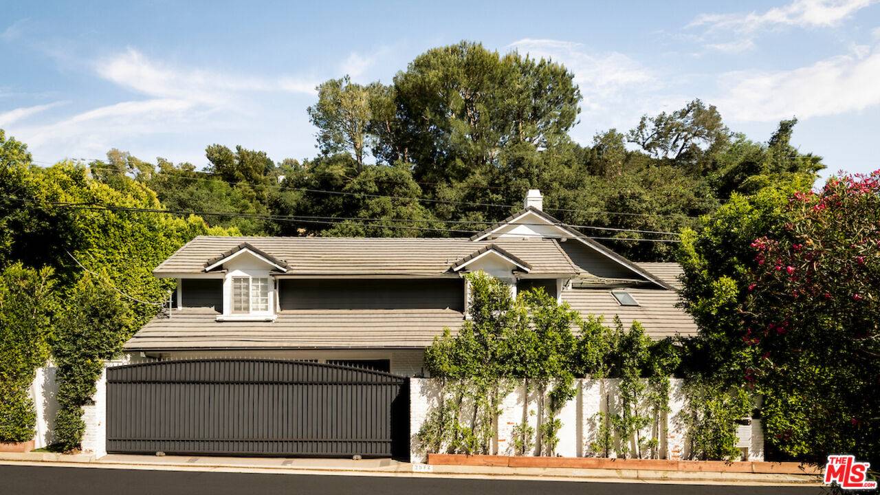2572  HUTTON DR 5BR Beverly Hills Post Office | B.H.P.O. La
