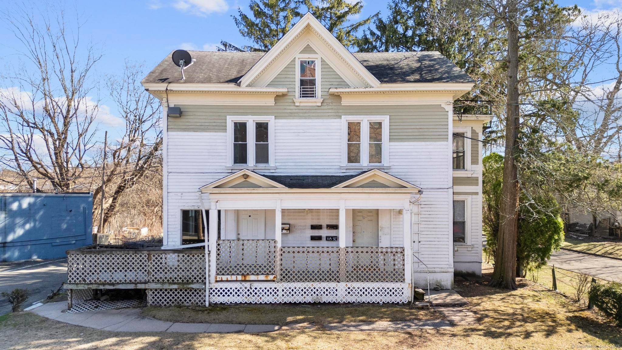 Discover 122 Derby Avenue, a classic five unit multi family in New Haven's West River neighborhood.