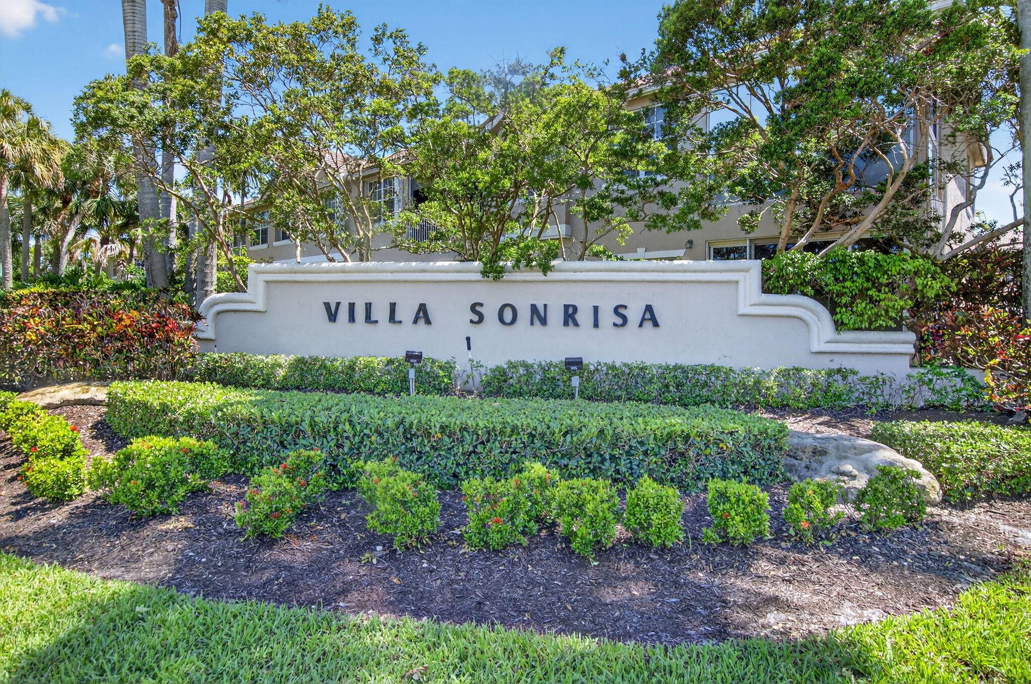 Immaculate Move In Ready Coach Home in Boca Pointe !