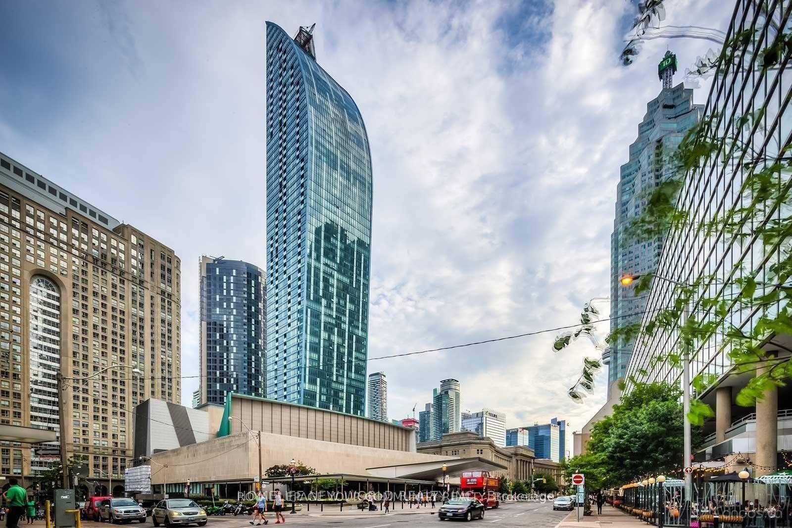 Experience comfort in this thoughtfully designed condo featuring elegant hardwood floors, a functional kitchen with a centre island, and the convenience of an included locker.