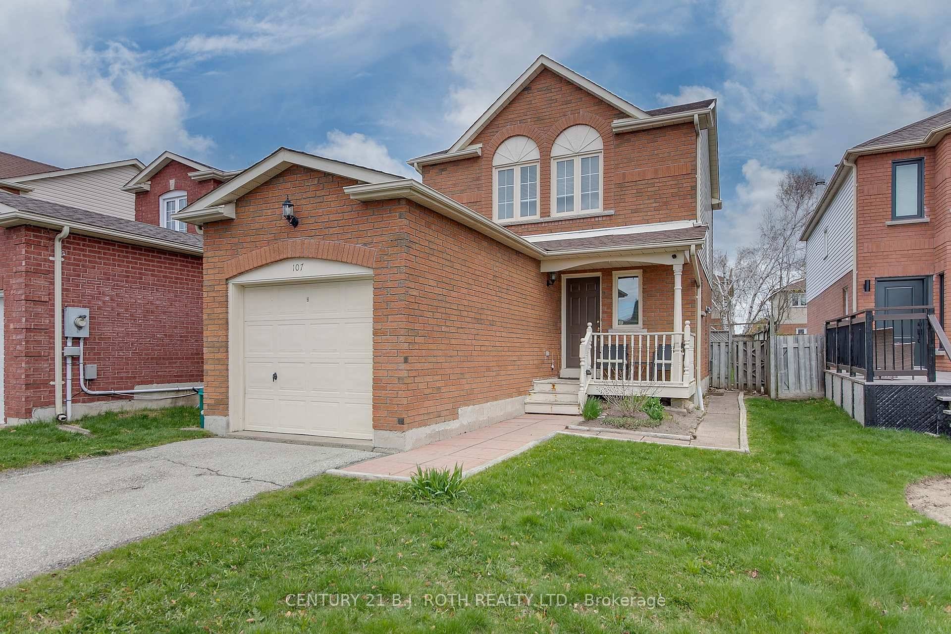 Immaculate 3 Bedroom 2 Bathroom DETACHED 2 Storey home in Barries' Northwest area.