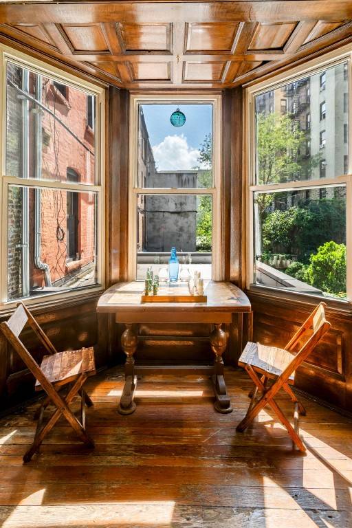 Welcome to the exquisite residence located at 207 Edgecombe Avenue !