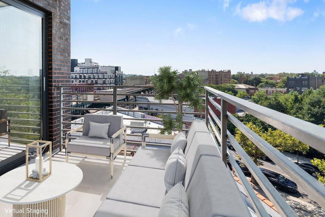 PRICE REDUCED ! IMMEDIATE OCCUPANCY !