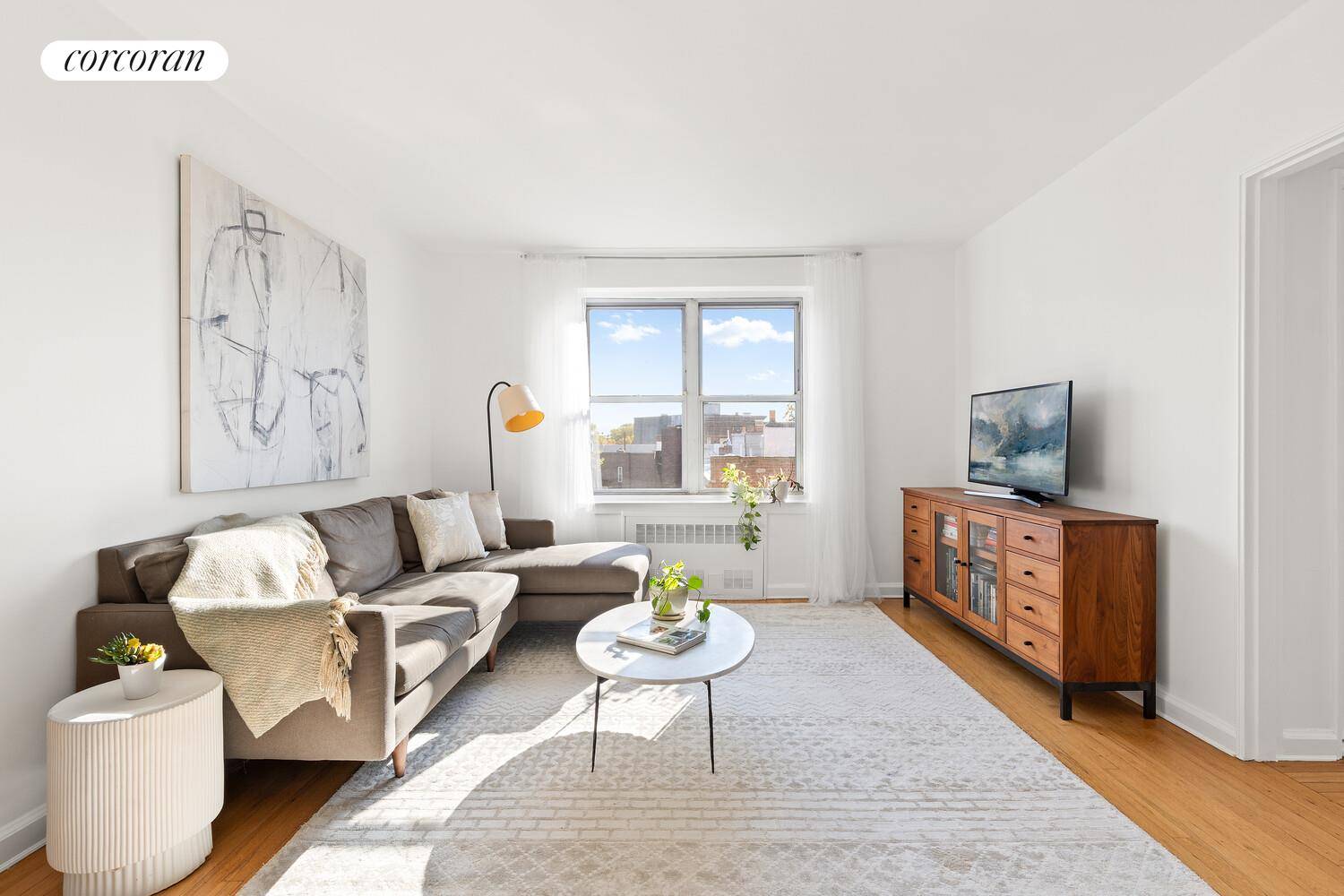 Bright Corner One Bedroom Overlooking Cobble Hill Park Rarely available and radiating charm, this sun drenched corner one bedroom sits right on Cobble Hill Park offering treetop views, timeless elegance, ...