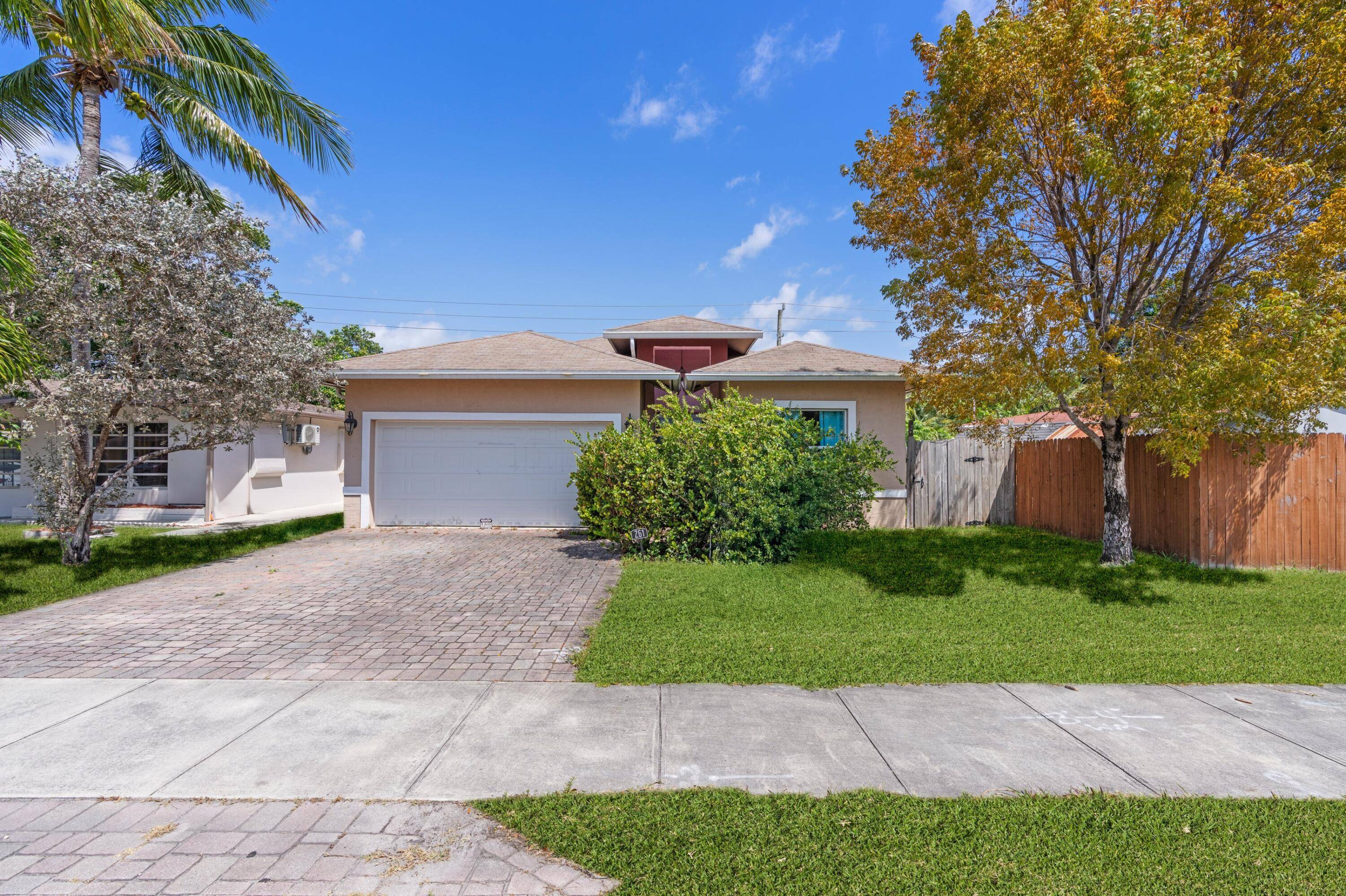 ABSOLUTELY GORGEOUS SINGLE FAMILY HOME NEW BUILD 2014 CONSTRUCTION PRIME LOCATION TO DOWNTOWN FORT LAUDERDALE MINUTES TO BEACH NO HOA FEES Bright Open Floor Plan LED Recessed Lighting Hurricane Impact ...