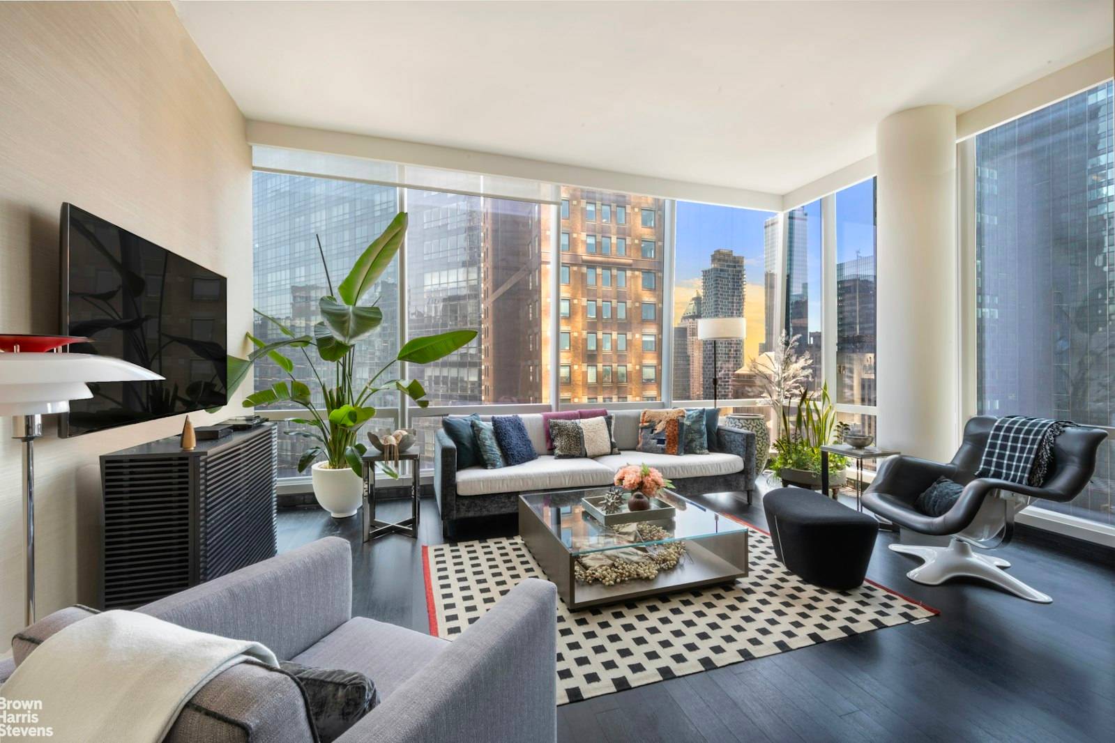 Welcome to One57 38EPerched above the prestigious 5 star Park Hyatt, this exceptional 1 Bedroom 2 Bath residence at One57 offers sweeping views of Midtown Manhattan.