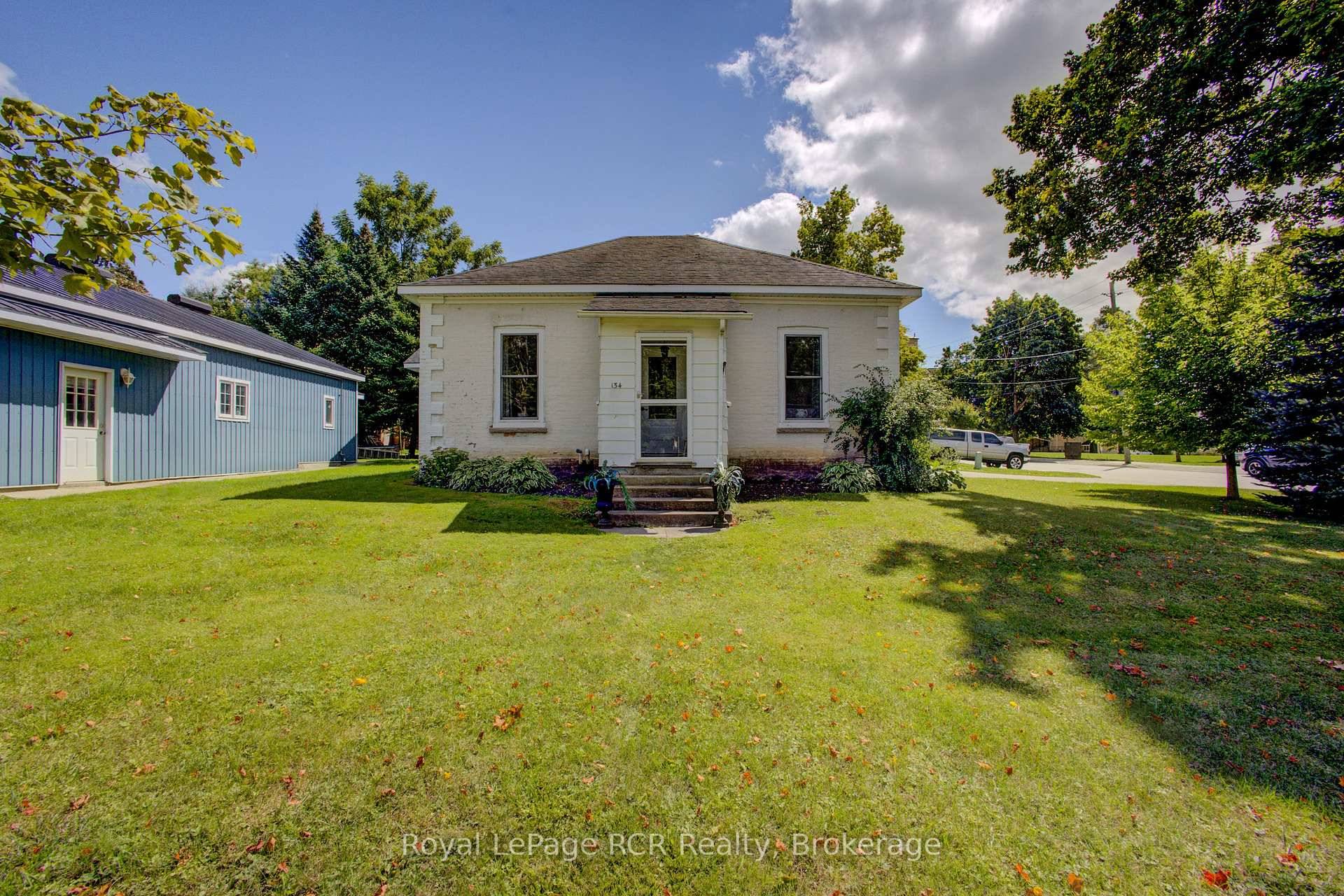 Nicely renovated and updated brick bungalow, located in the heart of Arthur.
