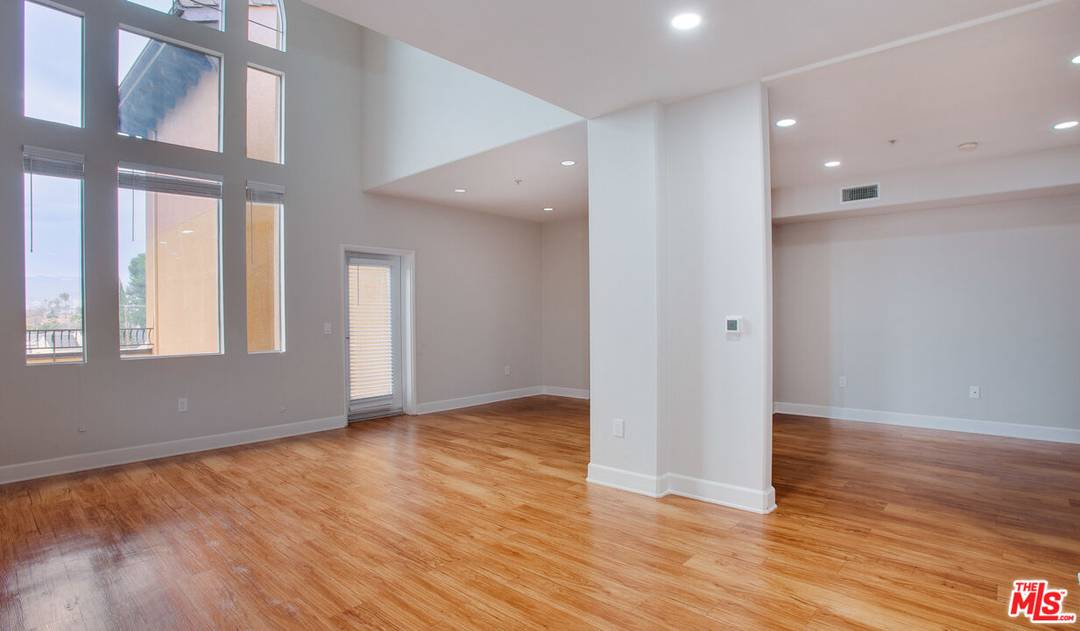 340 S Hauser Blvd 2BR Hancock Park La