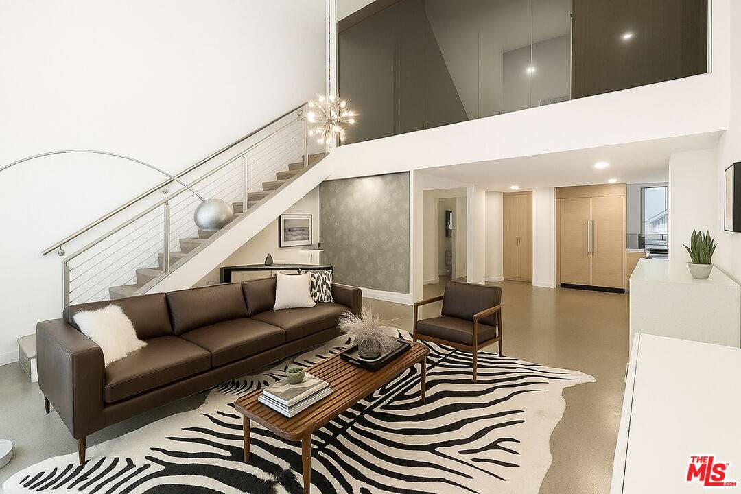 123 N Kings Rd 2BR Beverly Grove La