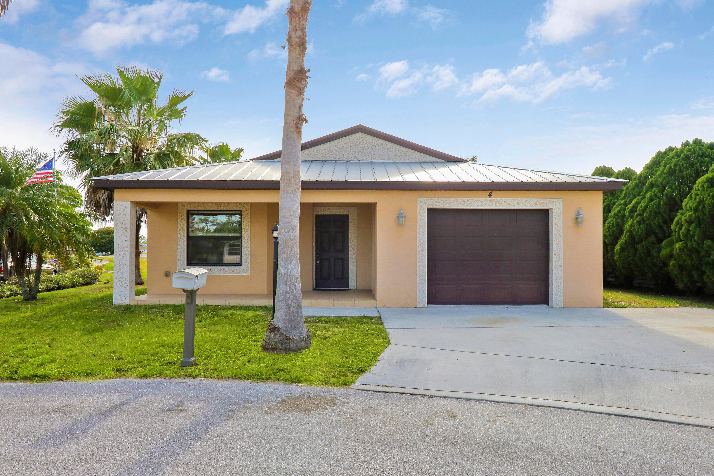 Welcome to the hidden gem of Spanish Lakes in Fort Pierce, Florida !