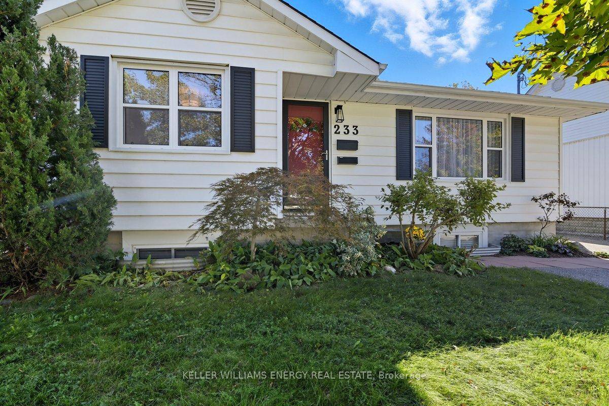 Legal Duplex on a Quiet Tree Lined Cul de Sac.
