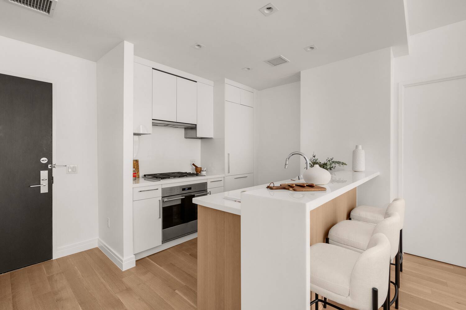IMMEDIATE OCCUPANCY. The Modern at 230 East 20th Street presents a curated collection of 37 one to four bedroom residences.