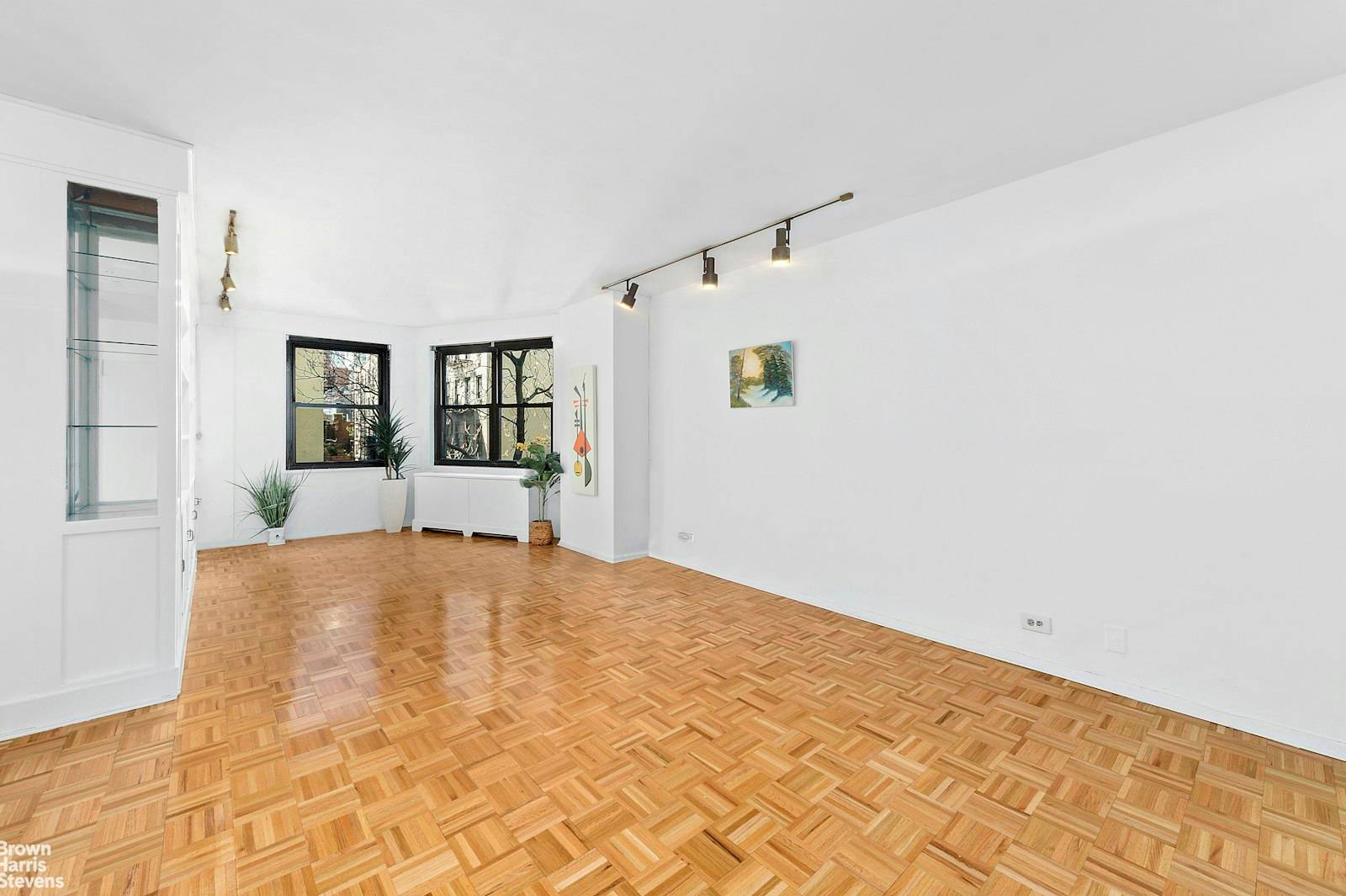Adjusted Price for Immediate Sale Motivated Seller has Relocated !