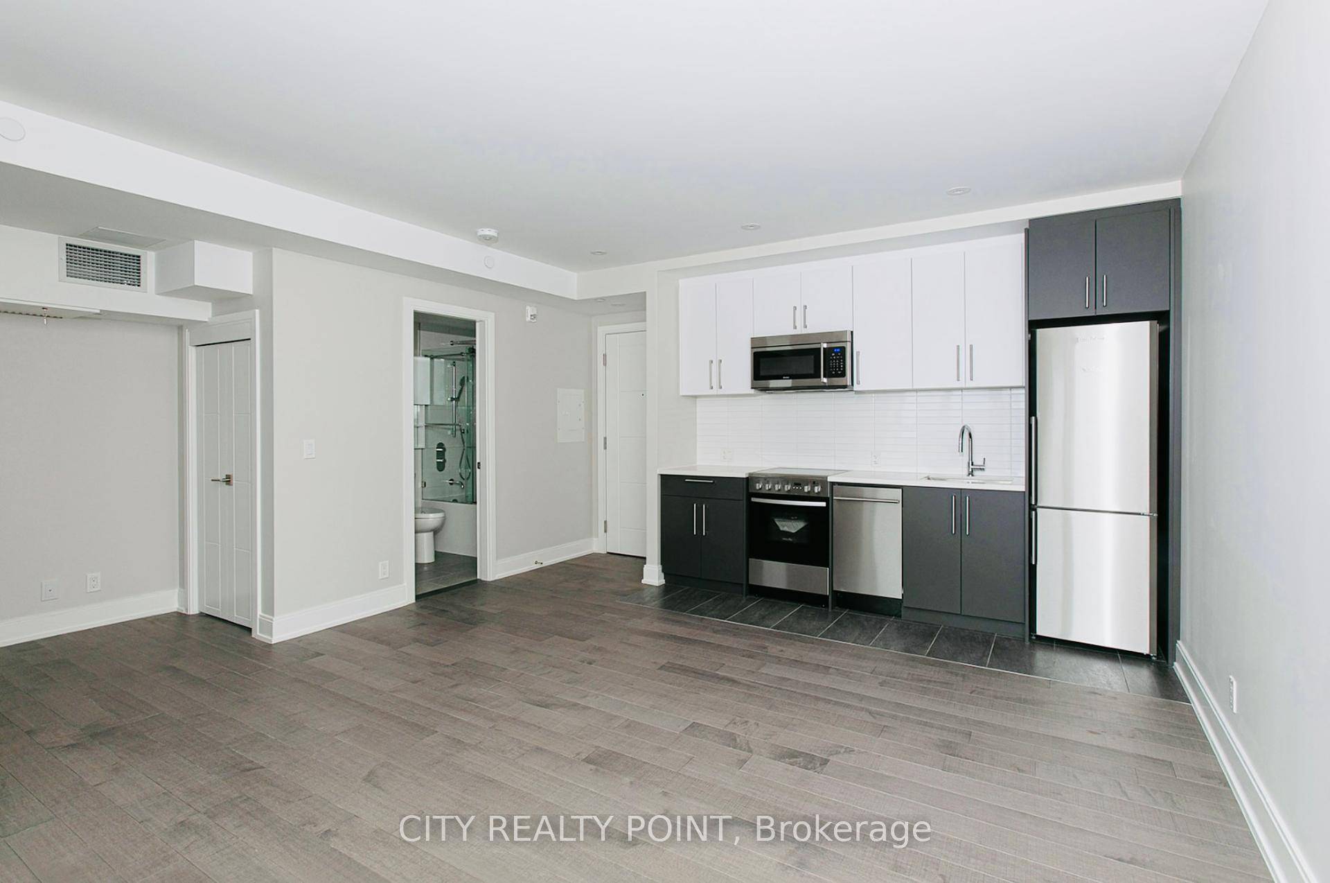 NICE SIZE STUDIO ONE MONTH FREE RENT !
