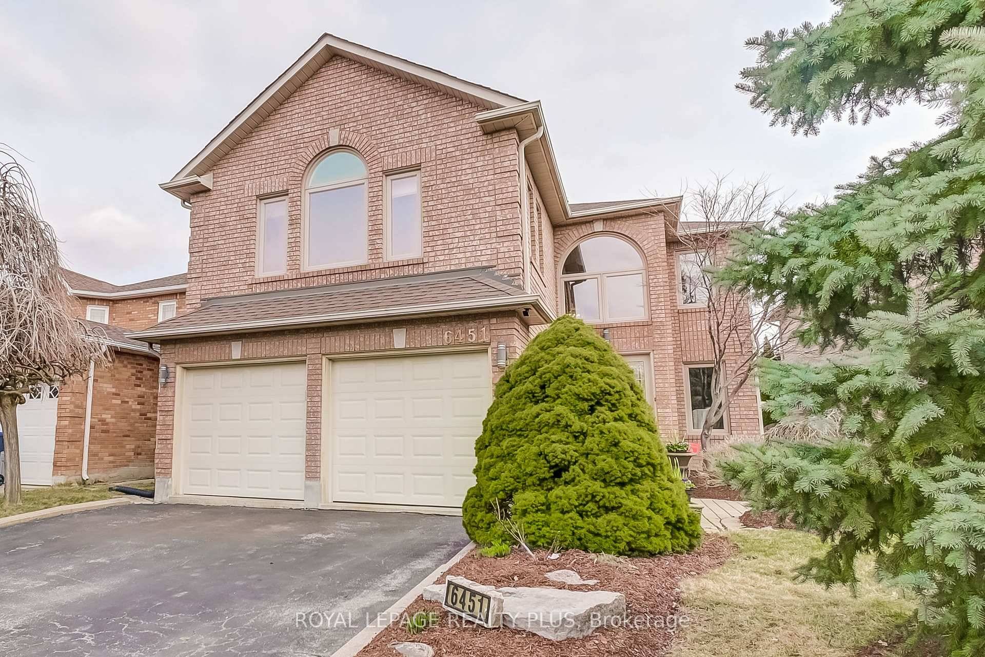 Welcome to this beautiful 3, 000 square foot 4 1 bedroom 5 washroom home backing onto the Lisgar Meadowbrook Trail in the family friendly Lisgar neighbourhood.