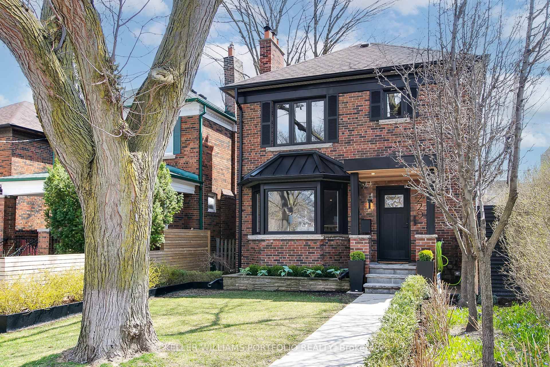 Welcome to 229 amp ; 229R Manor Rd E a rare, income generating gem in the heart of Davisville Village.