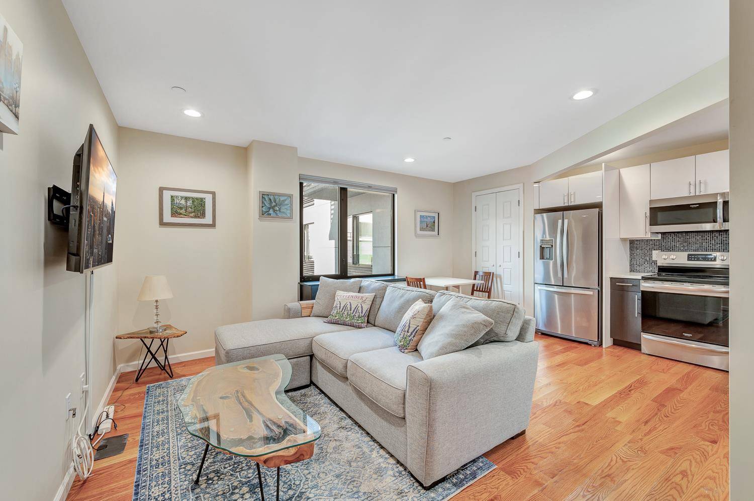 Discover Anchor House. Discover all that Astoria has to offer.