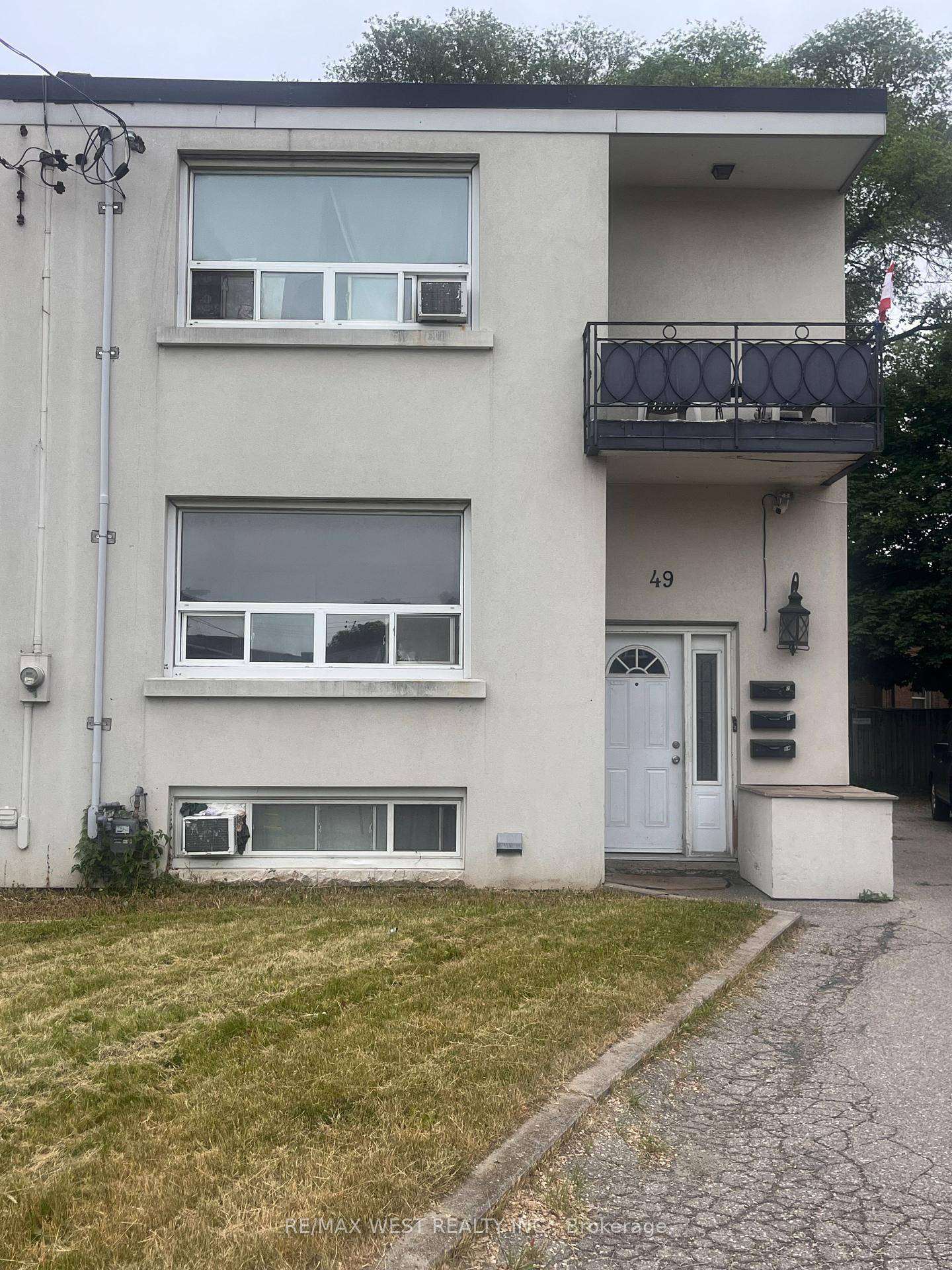 Excellent Investment Opportunity on Quiet Cul De Sac !