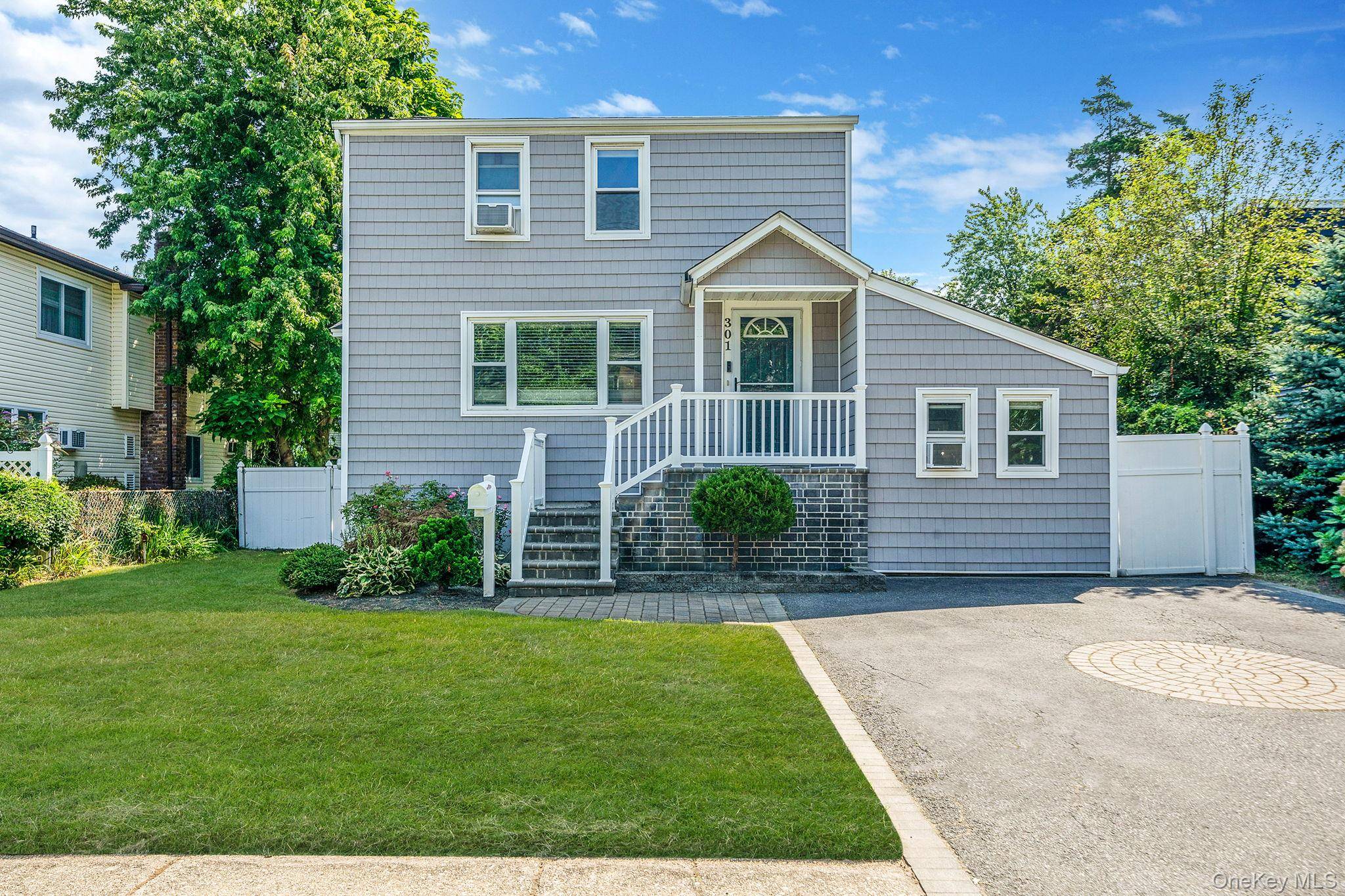 Beautiful Colonial South of Montauk with Private Beach amp ; Docking Rights Welcome to this well maintained Colonial located in Babylon Beach Estates with access to a private beach, clubhouse, ...
