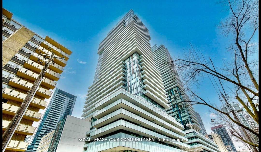 Fully furnished ! Live in the heart of vibrant Yonge amp ; Eglinton !