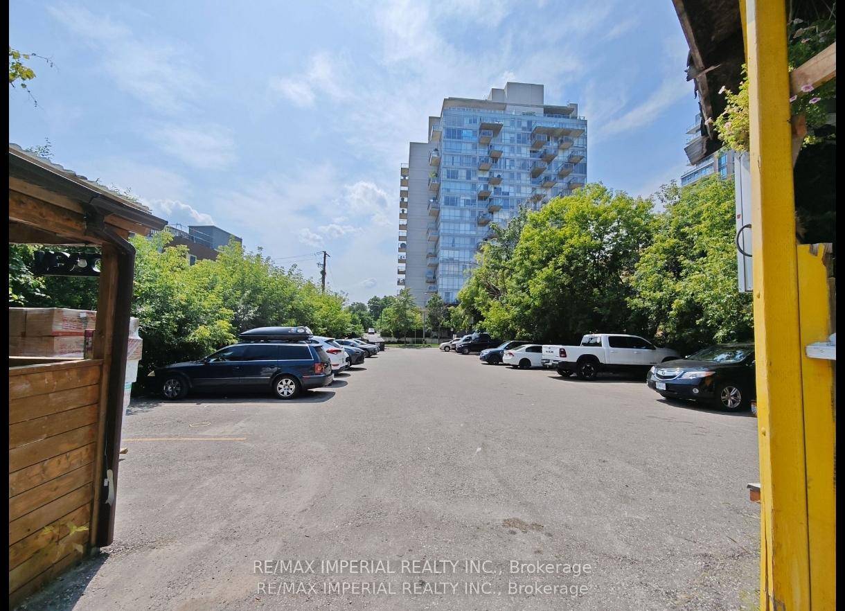 Well Established amp ; Profitable Restaurant Cafe amp ; Various Kinds Of Desserts At Prime North York Location.