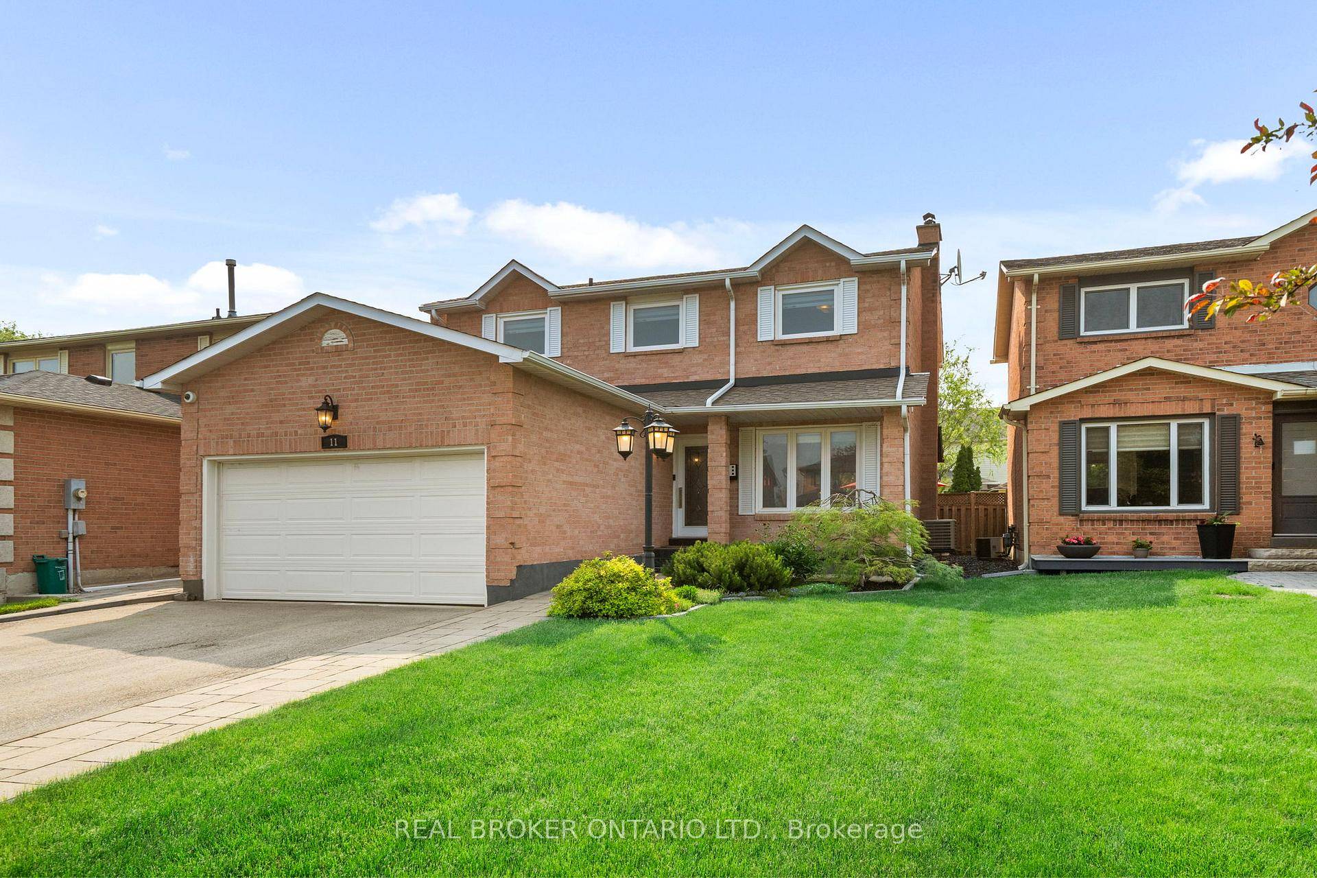Beautifully Upgraded Home in Prime Bolton Location !