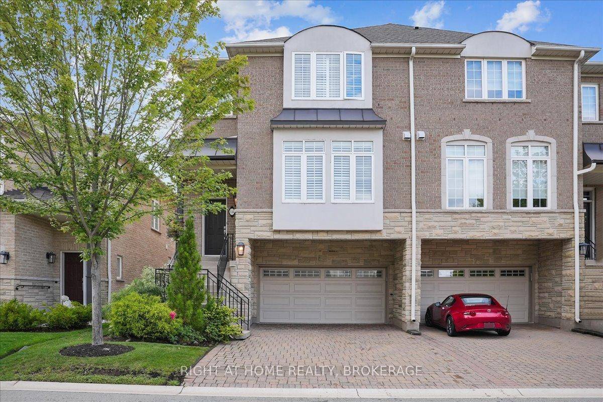 Backing onto greenspace amp ; The 10th Tee of the prestigious Glen Abbey Golf Course, this executive end unit townhome seamlessly blends refined living with the tranquility of nature.