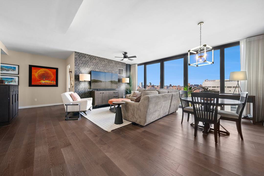 Panoramic River amp ; City Views from a Pristine Upper East Side Residence The Vitré 3 Bedrooms 3 Baths 1, 417 SF High Floor Full Service Condo Move In Ready ...