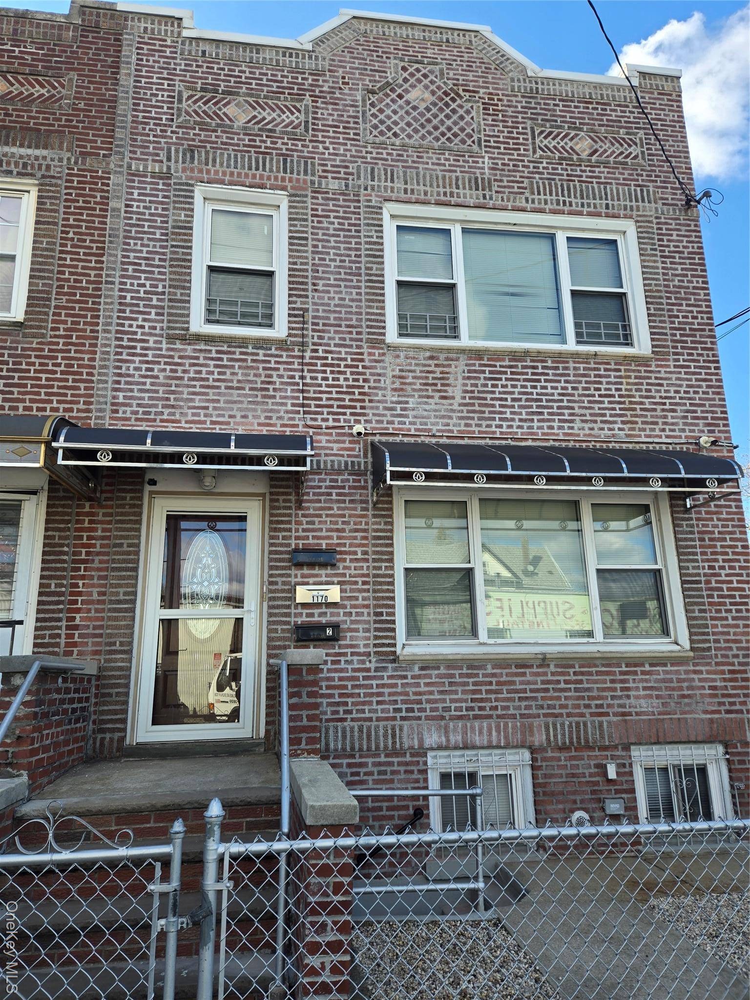 Ready To Move In 3 Bedroom, 1 Bathroom Apartment Located In Canarsie.
