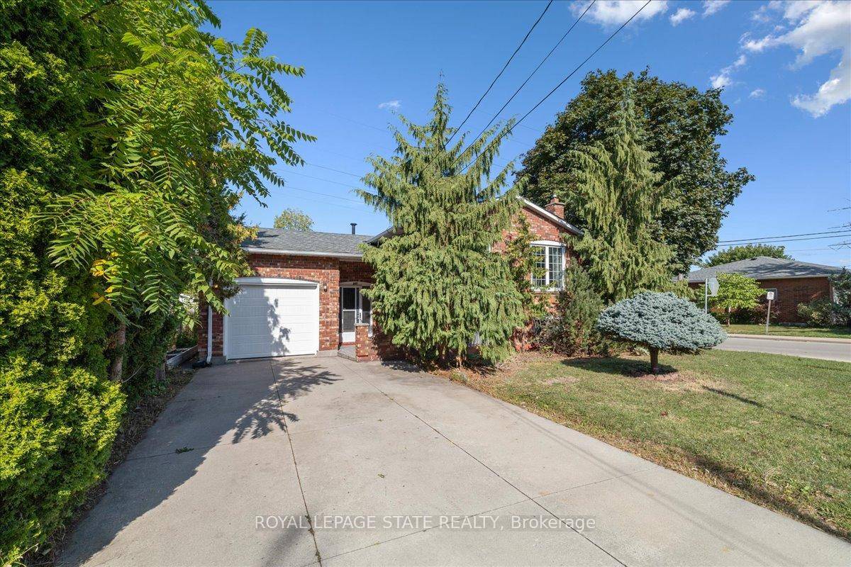 Welcome to Rosedale, one of East Hamiltons most sought after neighbourhoods.