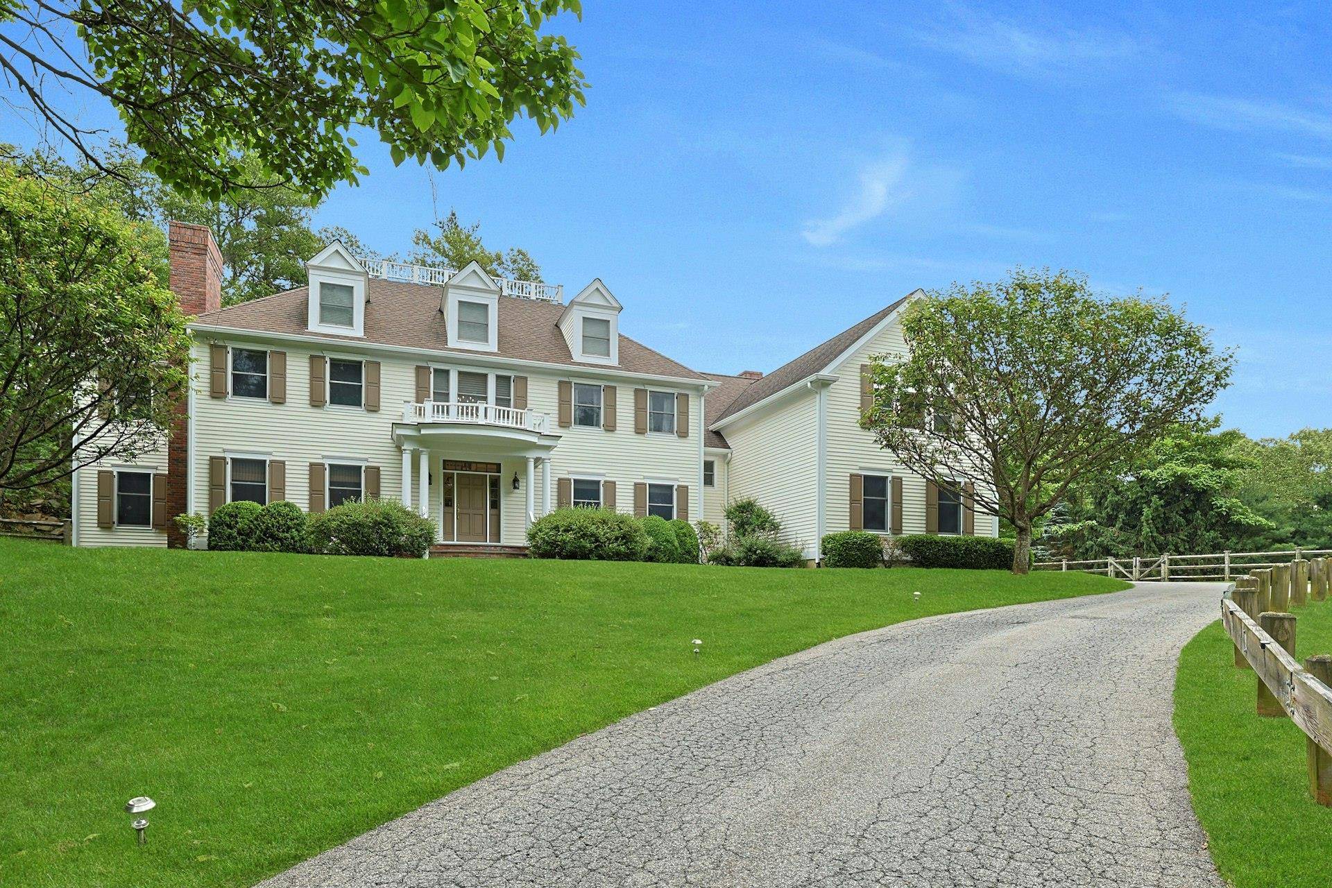 Welcome to Hammond Ridge, the sought after neighborhood in Bedford Corners.