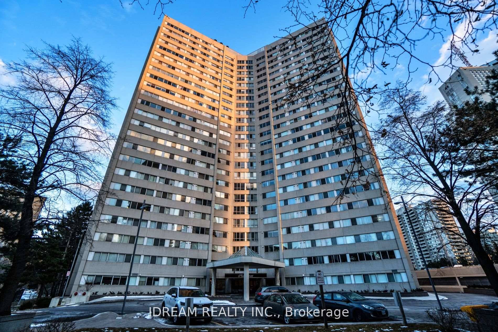 Bright amp ; Spacious, Condo In Square One Area Of Mississauga.