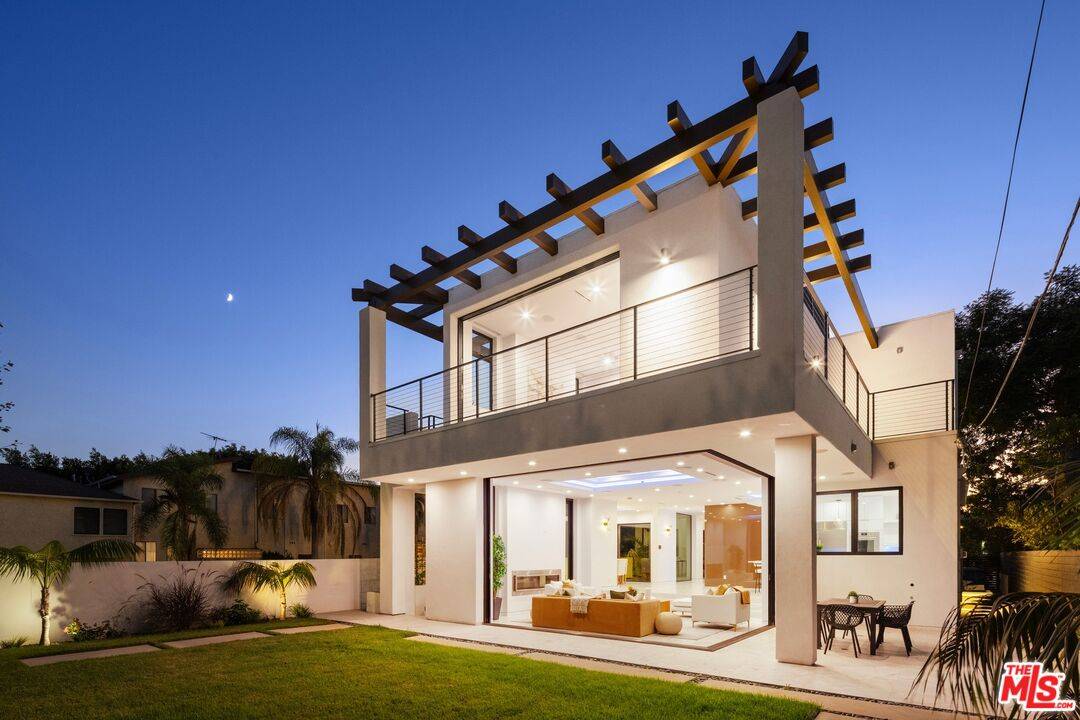 900  N Vista St 5BR Hollywood Hills East La
