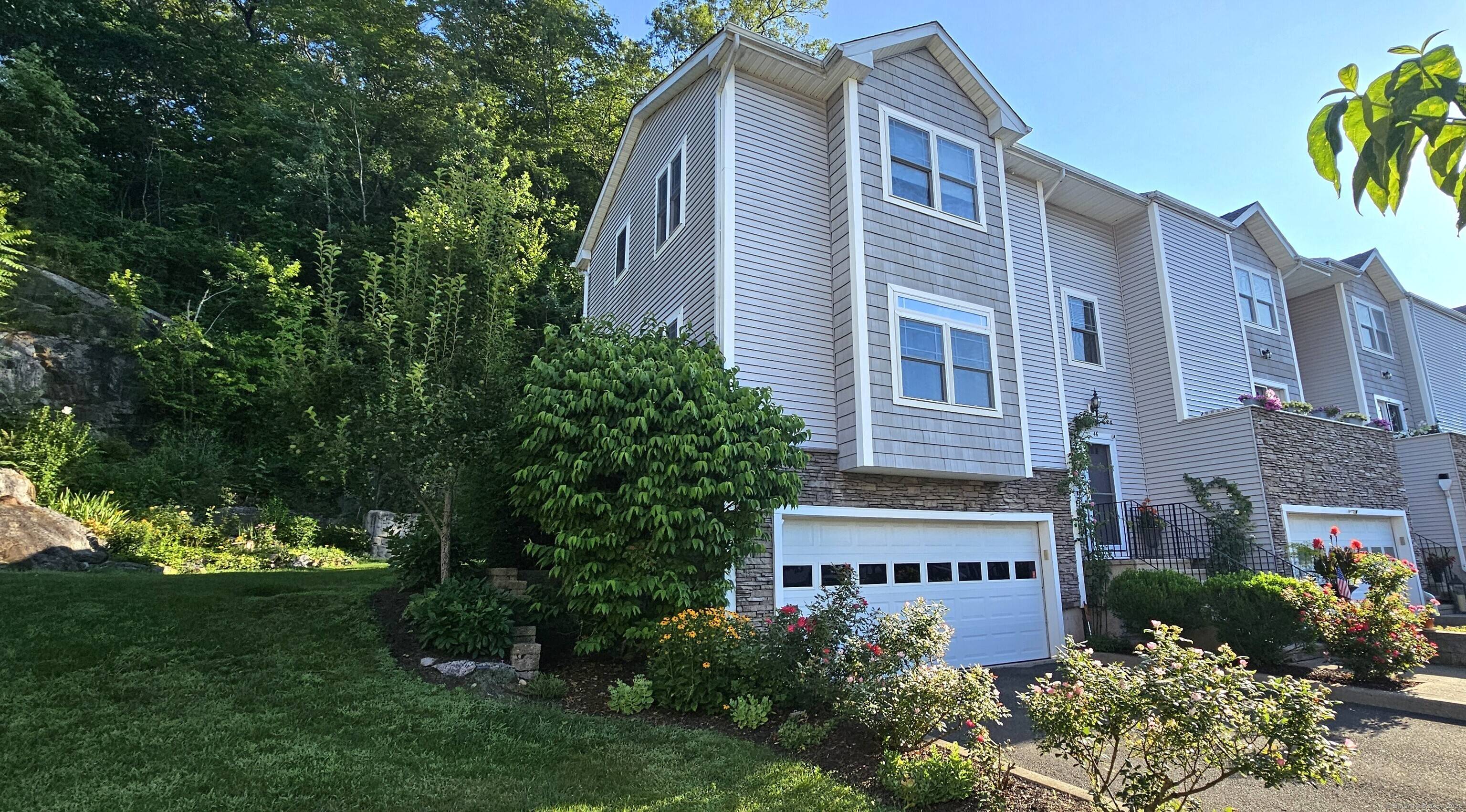 This exceptionally well maintained townhouse is bathed in natural light and nestled in one of Stetson Place's most desirable locations.