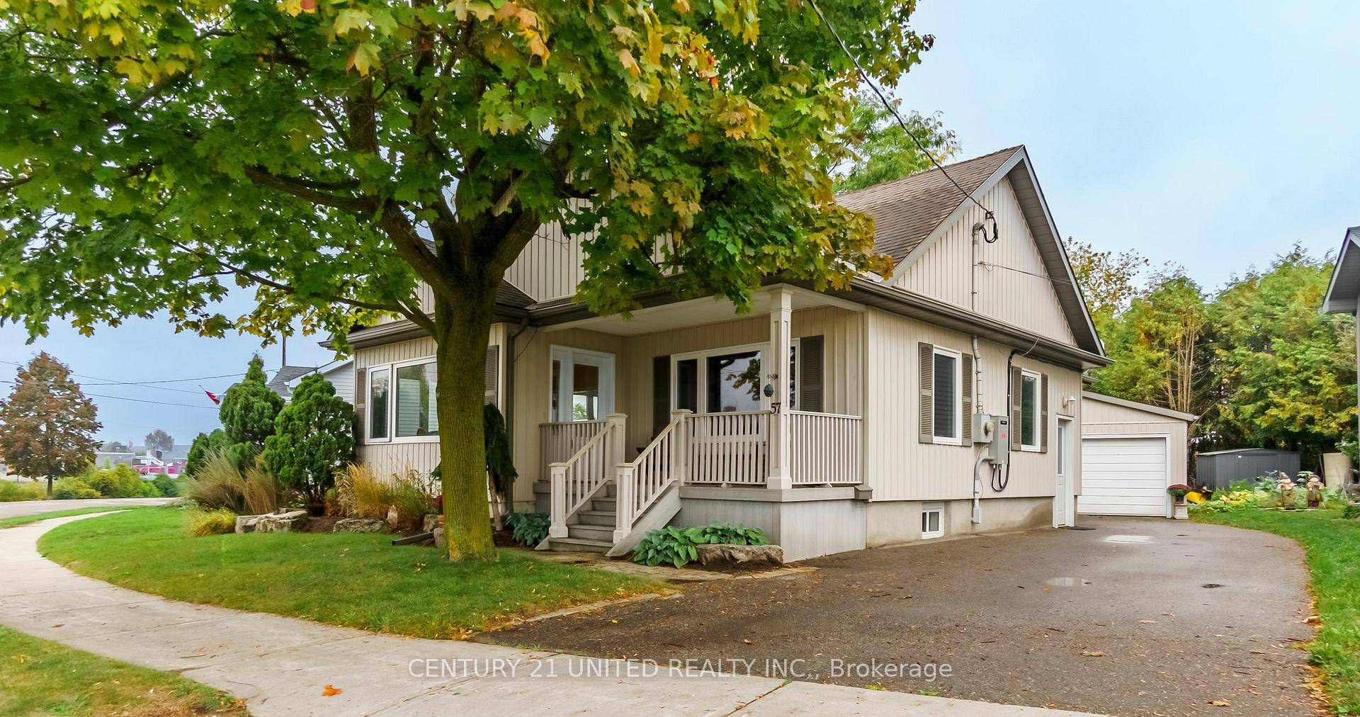 Location is a 10 ! Highly sought after waterfront community on The Point, a private peninsula surrounded by water in the heart of East City.