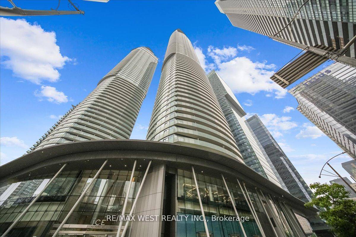 Generous sized 1Bed Den Unit with gorgeous premium finishes !