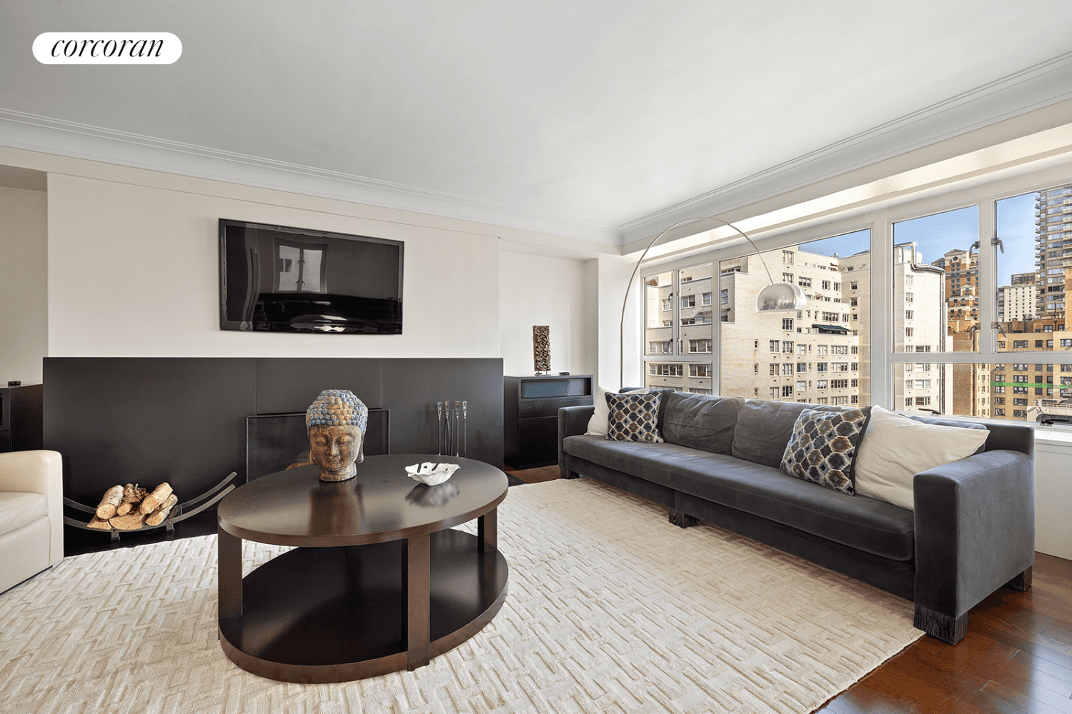 200 EAST 66TH STREET APARTMENT B1702 MANHATTAN HOUSE UPPER EAST SIDEIN UNIT W D BALCONY OPEN SKY VIEWS DINING ALCOVE FIREPLACE FIVE CLOSETSThis is an incredible opportunity to own a ...