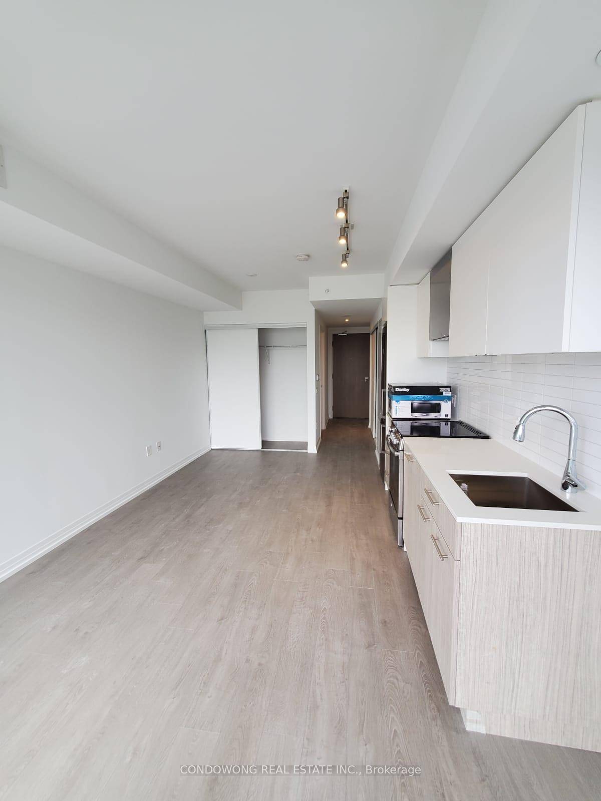 Dundas Square Garden. Studio unit With Laminate Floor Thru Out.