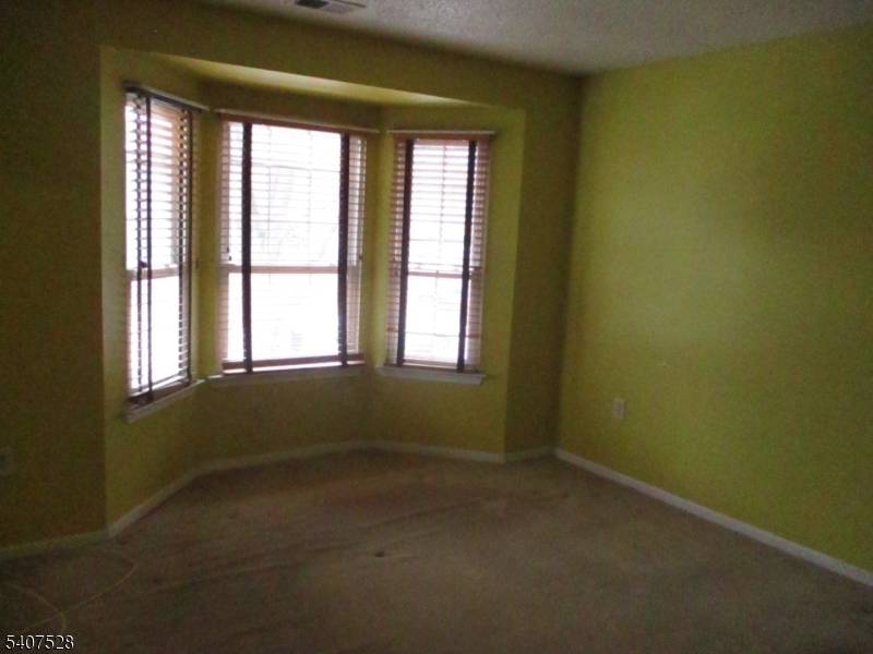 A Large 2 bedrooms with 2.