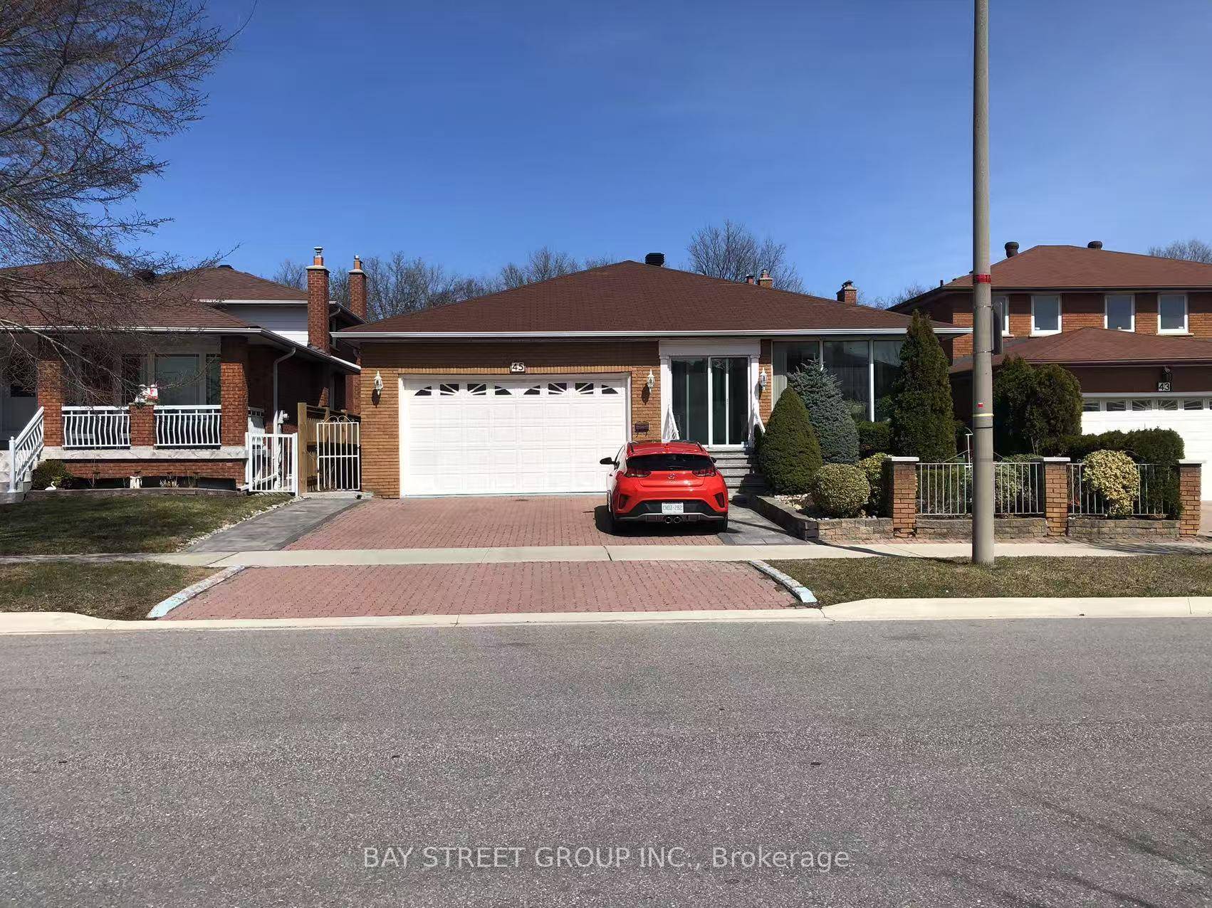 Room locate with ensuite 3 pcs washing room at main floor Totally renovated property Shared kitchen and Landry room, Discover a cozy and private ensuite roommate in a well maintained ...