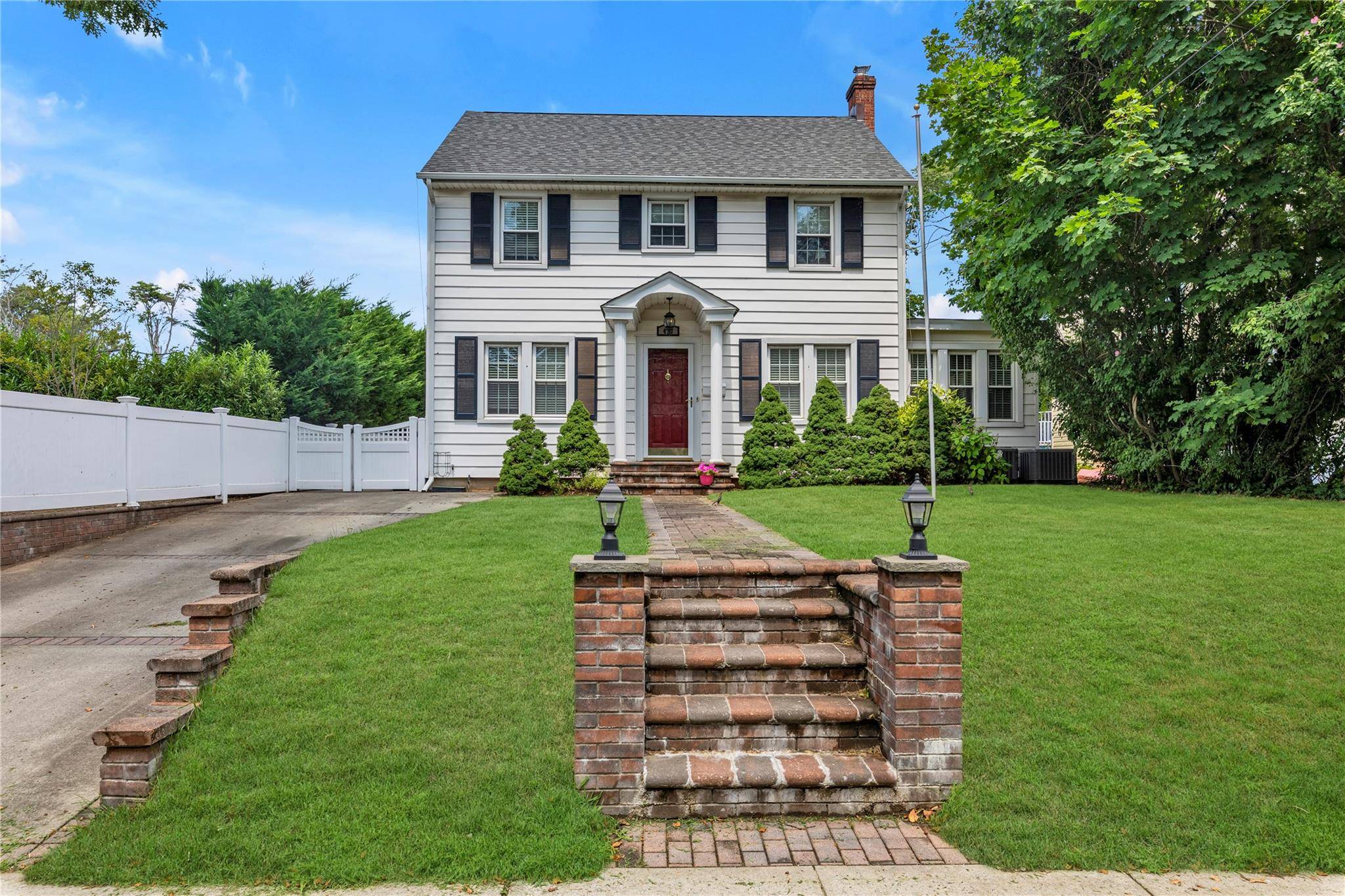 Welcome to 473 Lakeview Avenue a beautifully maintained 3 bedroom, 1.