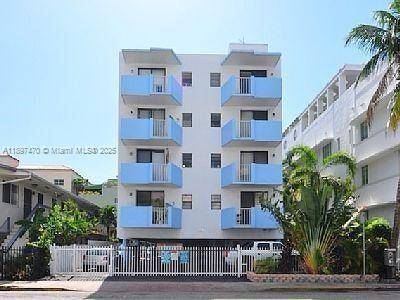 Unbeatable location on Collins Ave !